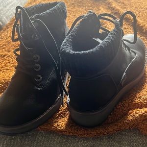 Blowfish boots never Never wore them black